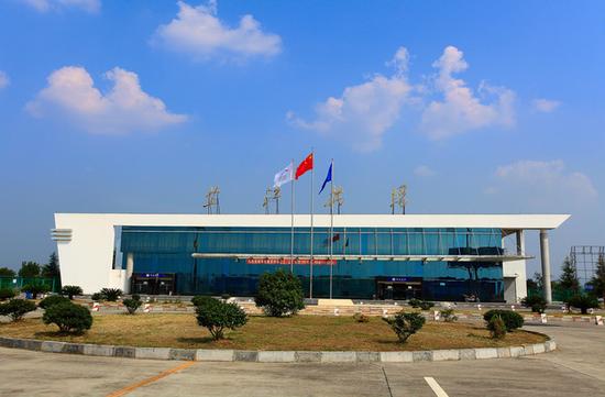 2014年,芷江机场年旅客吞吐量首次突破20万人次大关.