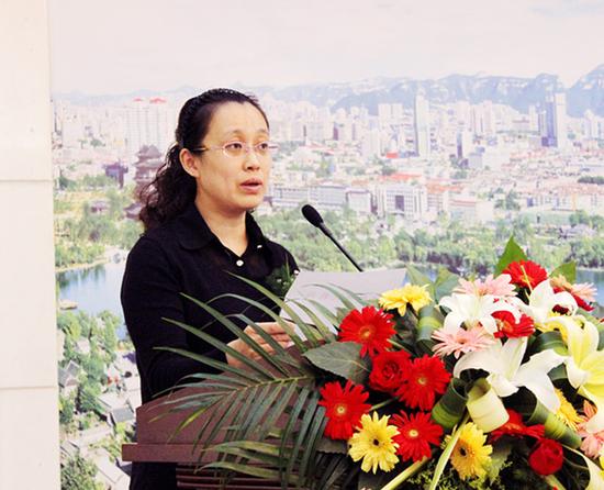 代陈佐坤向大会作筹备工作报告 浏览原图 济南市民政局张迎新处长讲话