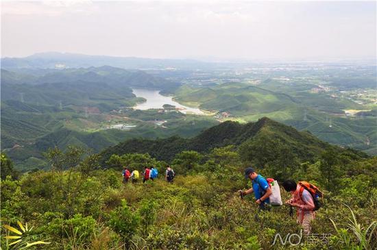 鹤山昆仑山海拔603米,风景秀丽,近年来,吸引了江门,佛山,中山,珠海